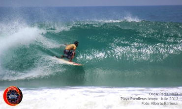 Surf Ixtapa Escolleras foto: Alberto Barbosa