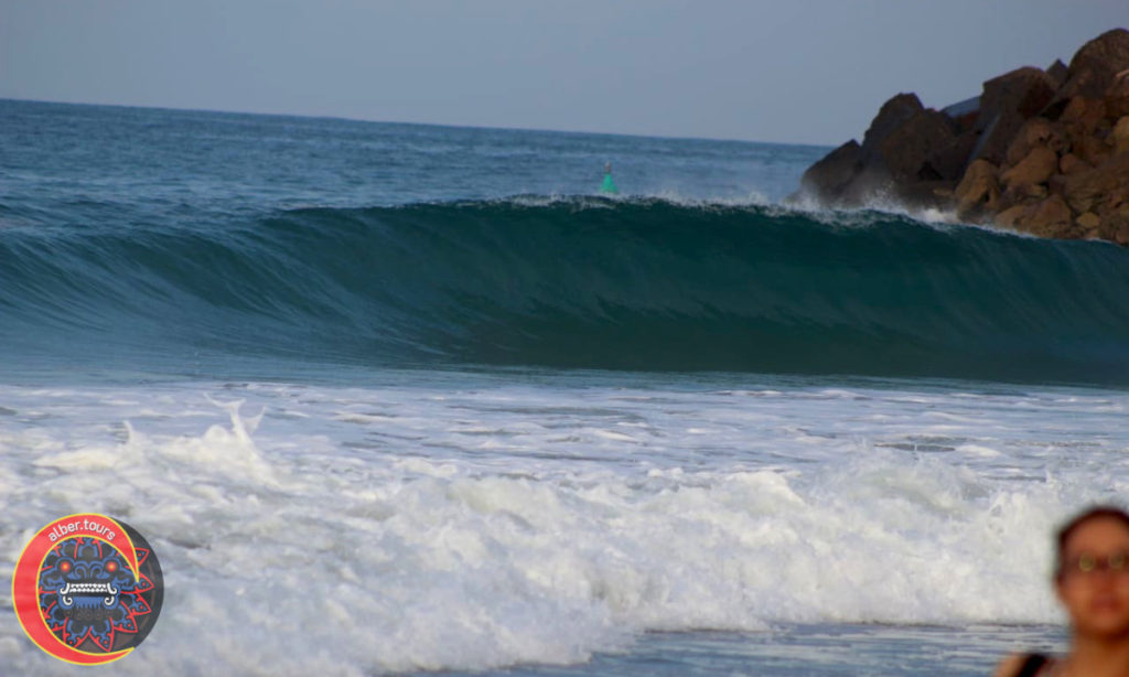 Surf Escolleras Ixtapa