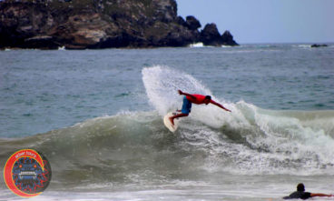 Surf Escolleras Ixtapa