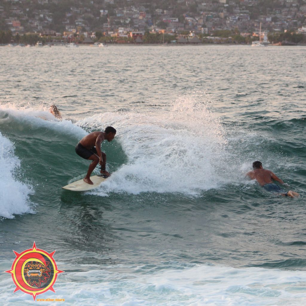Surf Playa Las Gatas Zihuatanejo