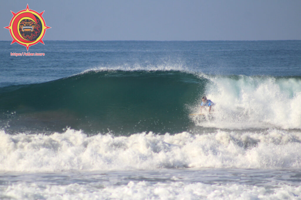 Surfing Troncones México