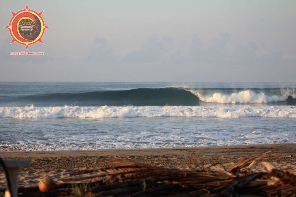 Surf Troncones Beachbreak